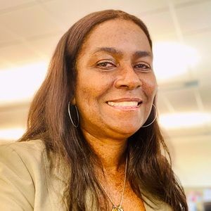 Meet your Posher, Regina